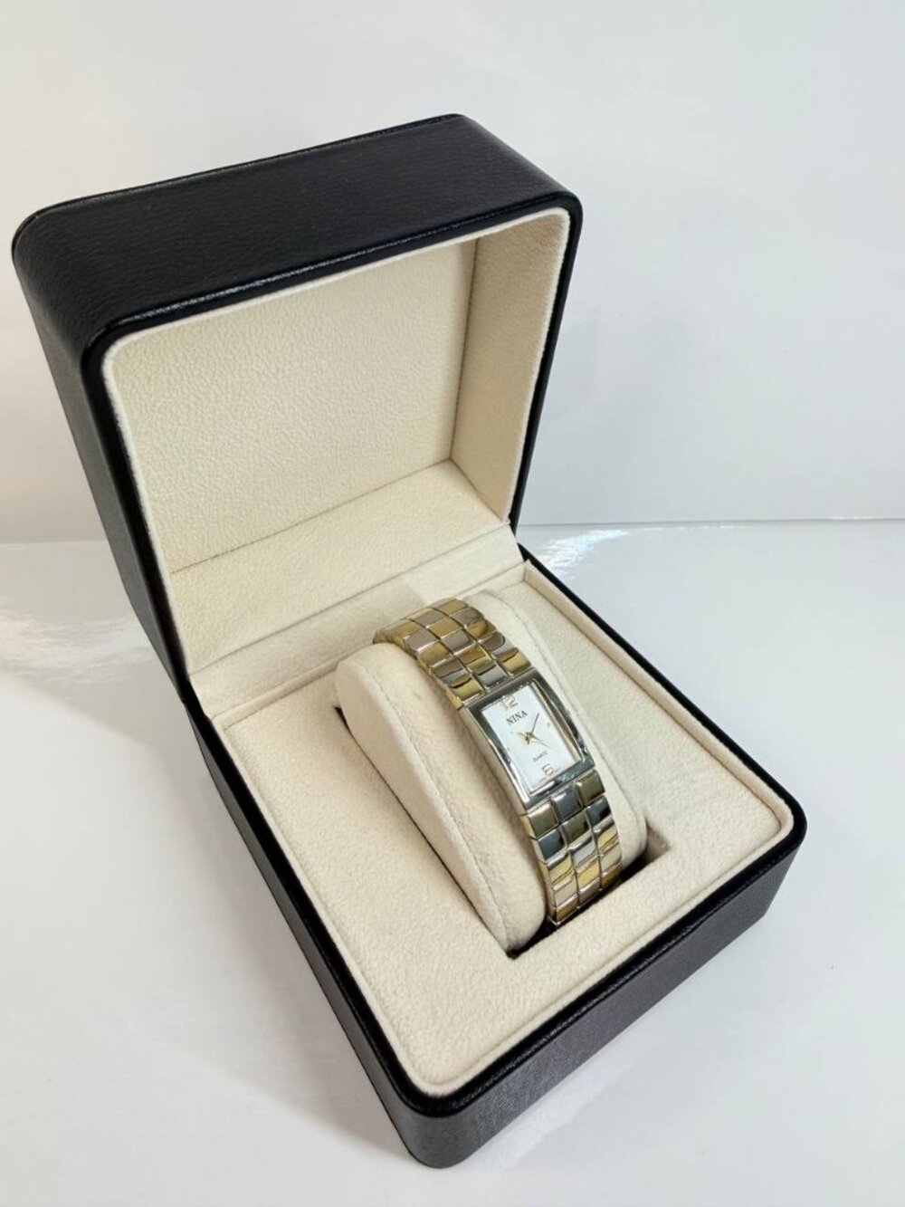 Vintage NINA Quartz Women’s Watch – Silver Tone – Japan Movement - Picture 3 of 14